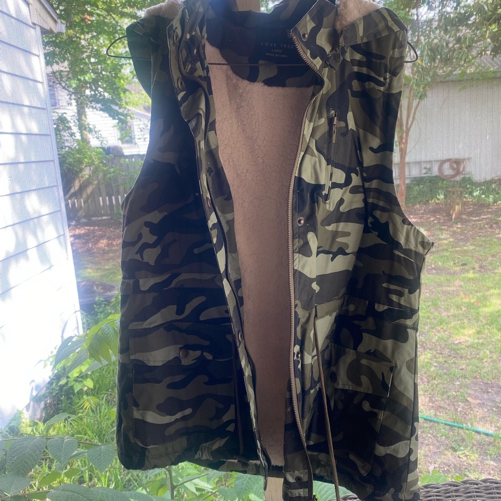 Camouflage Hooded Vest